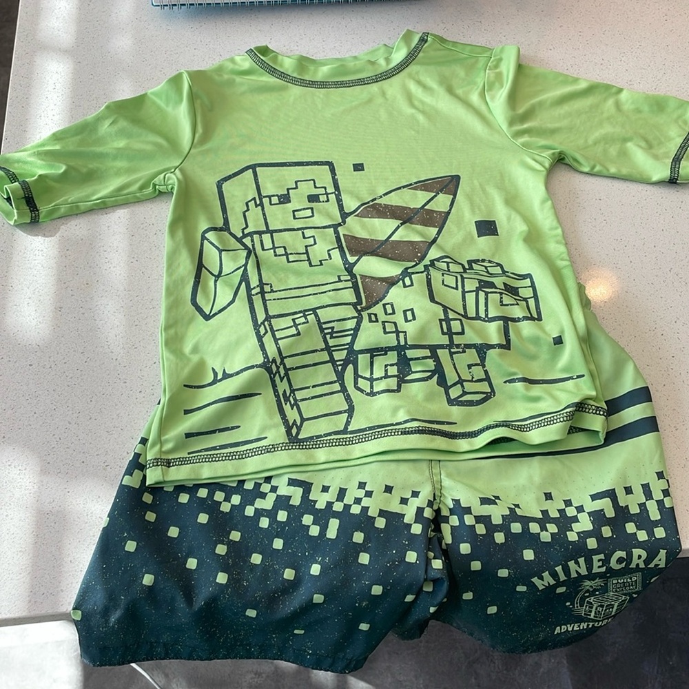 Minecraft rashguard and short